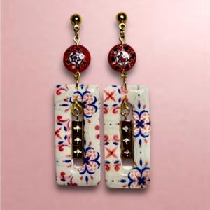 Something red something blue